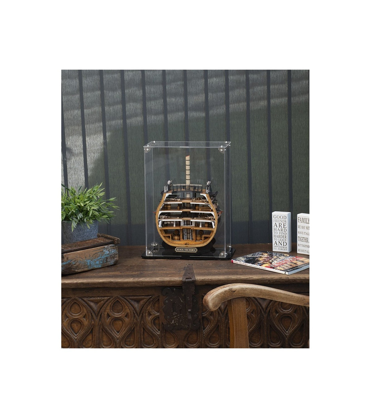 Gift Pack with Mock-up, Urn, LEDs, Paints and Micro Ribbing: HMS Victory Section